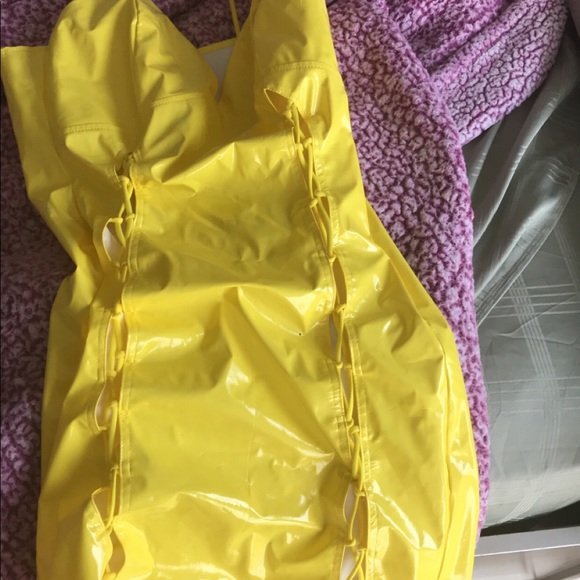 Lace up yellow dress. Medium - Picture 2 of 2